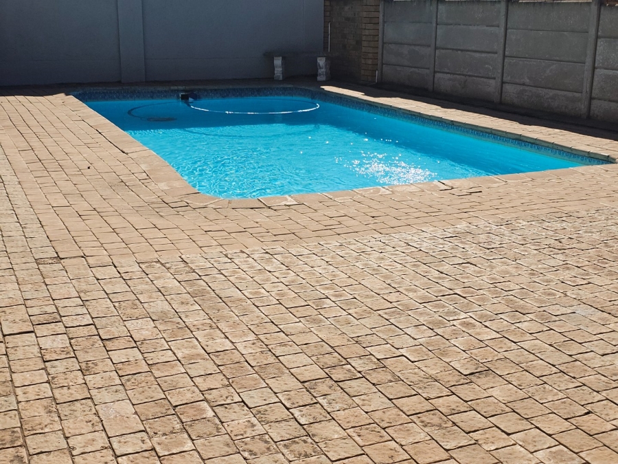 2 Bedroom Property for Sale in Hartenbos Central Western Cape